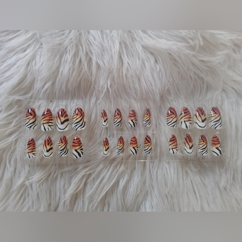 Forever 21 Tiger Stripe Nail Set - Orange and Black
